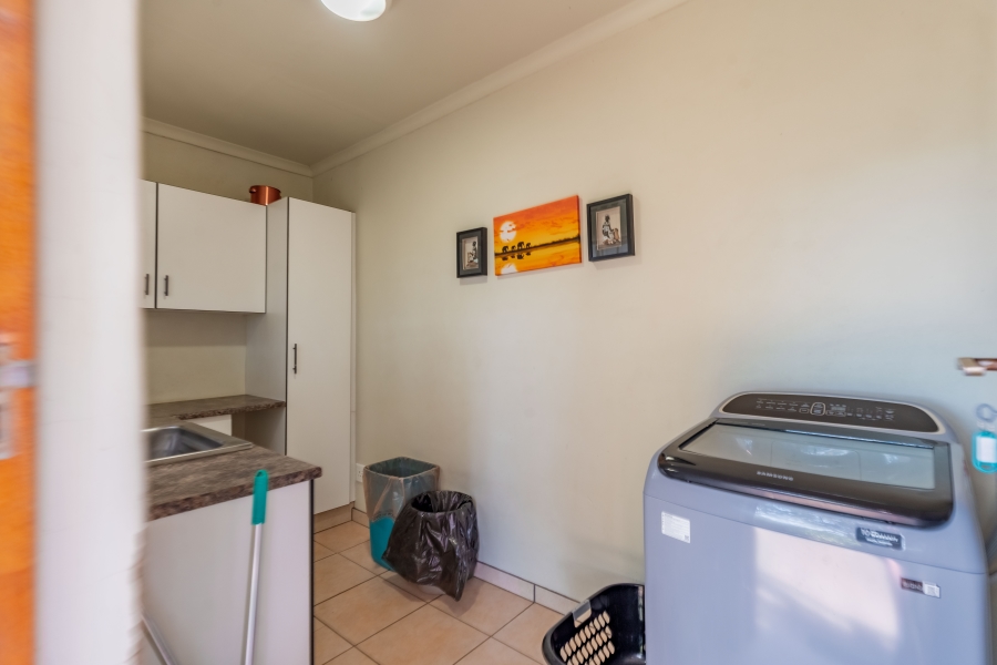 4 Bedroom Property for Sale in Cowies Hill KwaZulu-Natal
