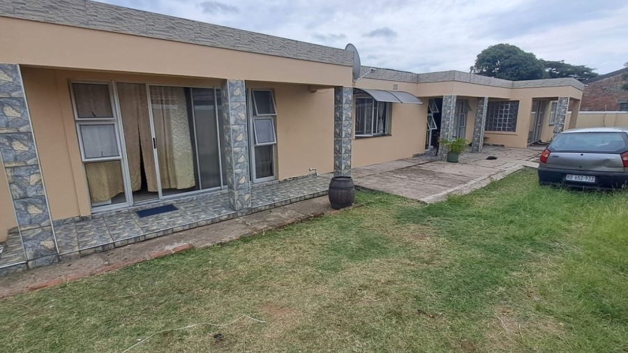 6 Bedroom Property for Sale in Austerville KwaZulu-Natal