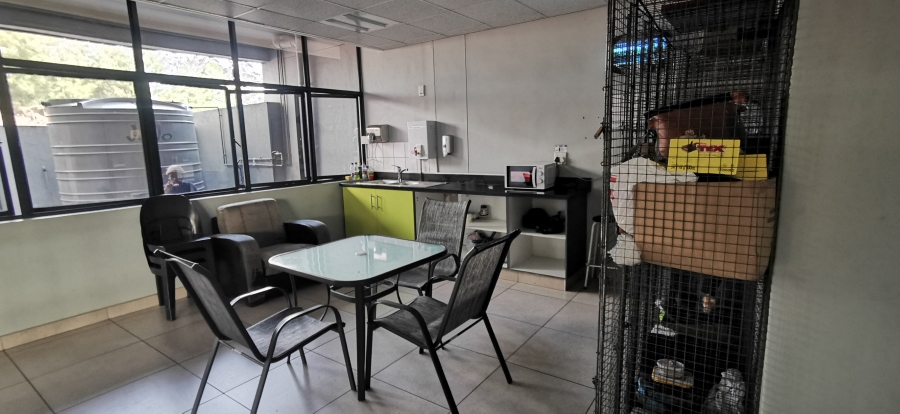 To Let Commercial Property for Rent in Cliffdale KwaZulu-Natal