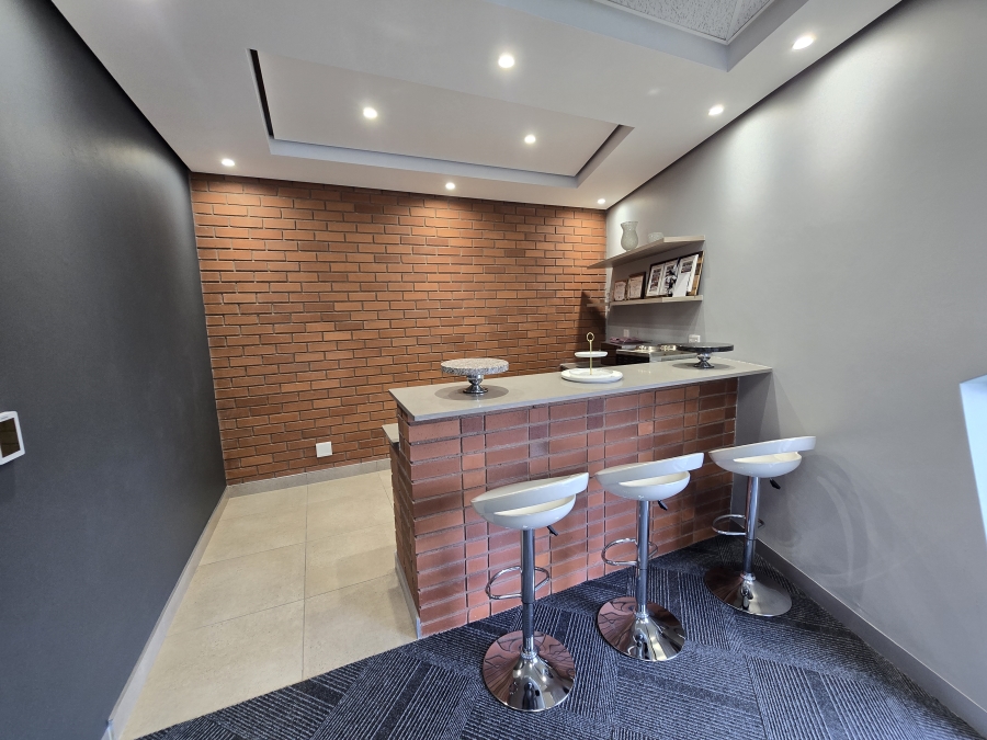 To Let Commercial Property for Rent in Cliffdale KwaZulu-Natal