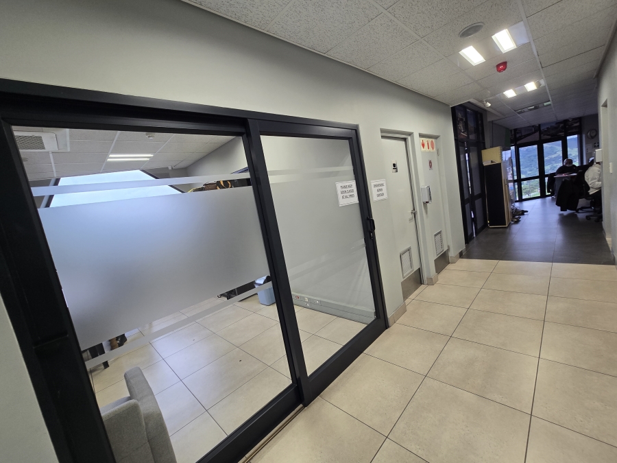 To Let Commercial Property for Rent in Cliffdale KwaZulu-Natal