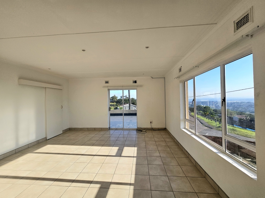 To Let 4 Bedroom Property for Rent in Brighton Beach KwaZulu-Natal