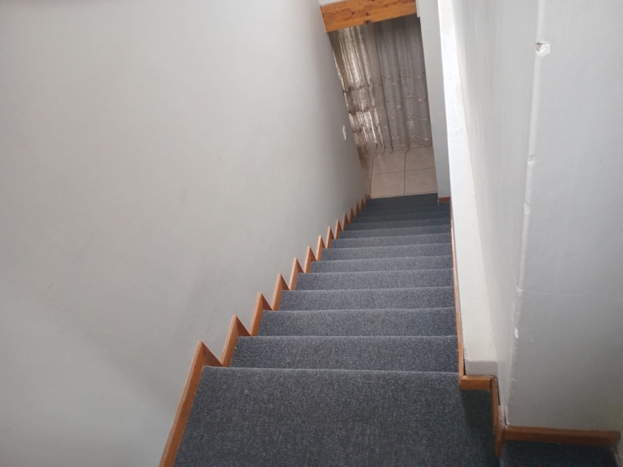 To Let 5 Bedroom Property for Rent in Bellevue KwaZulu-Natal