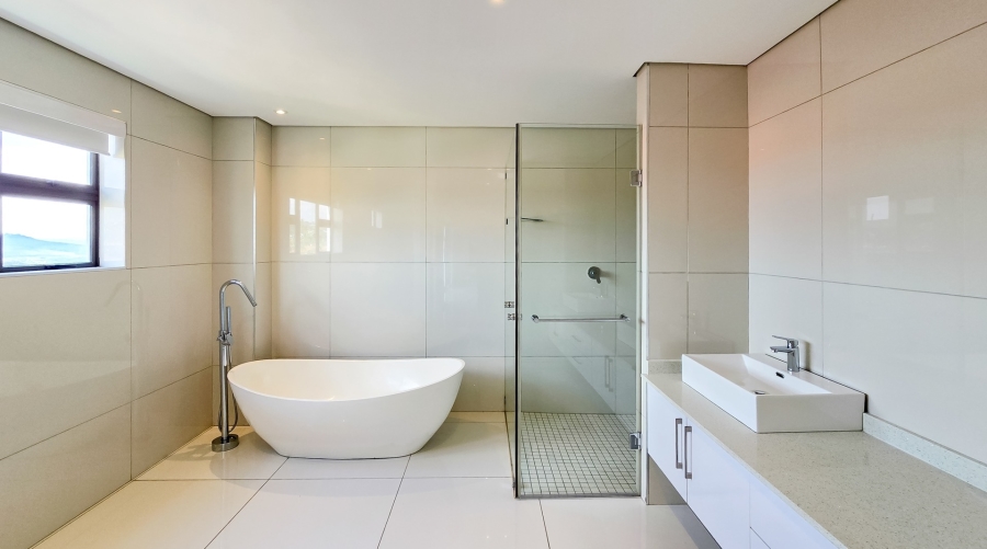 6 Bedroom Property for Sale in Izinga KwaZulu-Natal