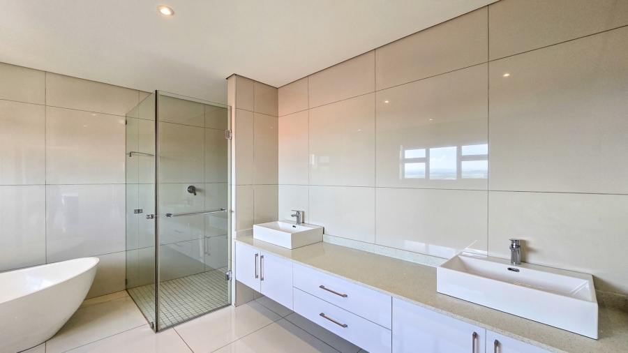 6 Bedroom Property for Sale in Izinga KwaZulu-Natal