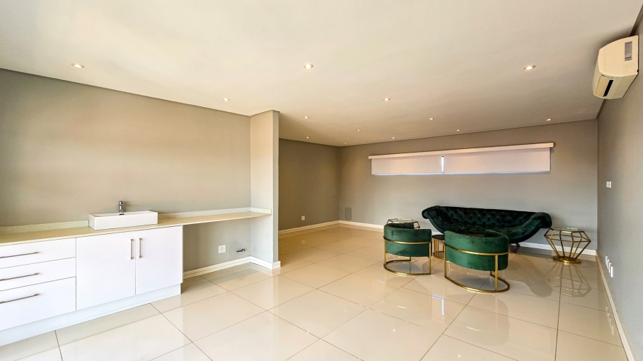 6 Bedroom Property for Sale in Izinga KwaZulu-Natal