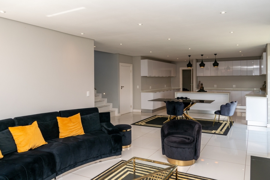 6 Bedroom Property for Sale in Izinga KwaZulu-Natal