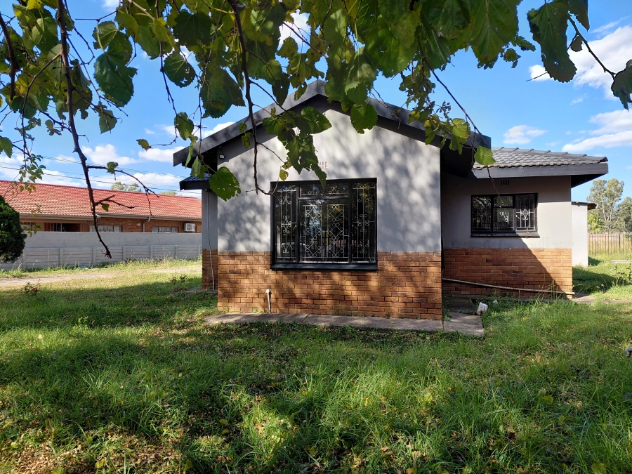 4 Bedroom Property for Sale in Lennoxton KwaZulu-Natal