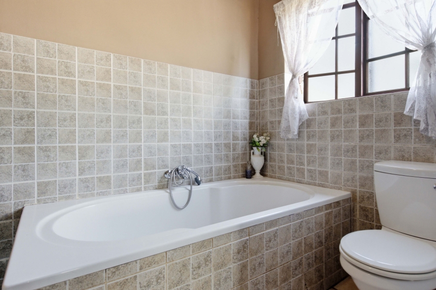 4 Bedroom Property for Sale in Monteseel KwaZulu-Natal