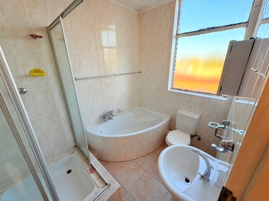 2 Bedroom Property for Sale in Huttenheights KwaZulu-Natal