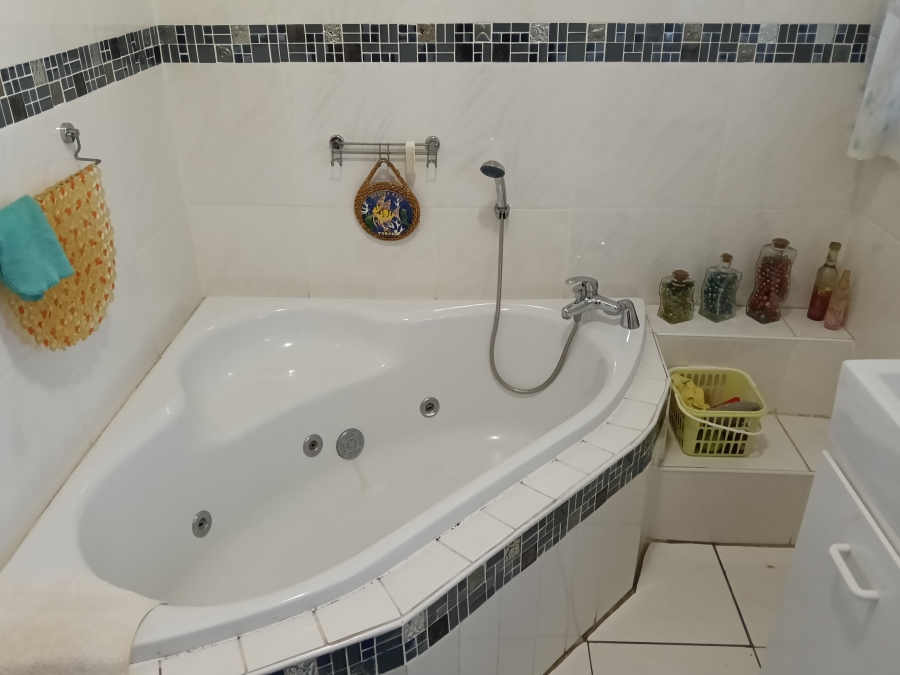 4 Bedroom Property for Sale in Veld En Vlei KwaZulu-Natal