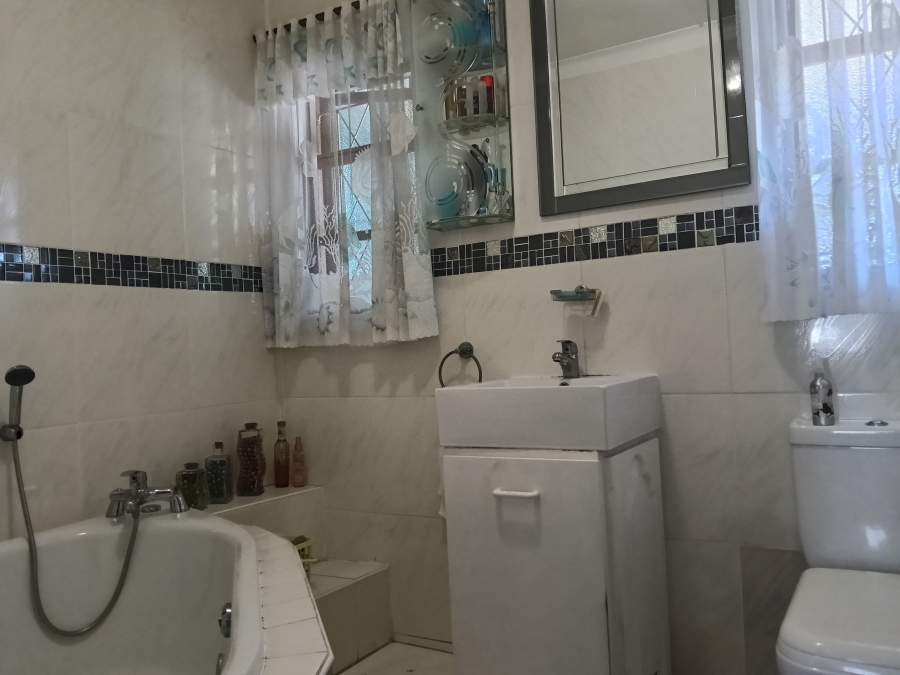 4 Bedroom Property for Sale in Veld En Vlei KwaZulu-Natal
