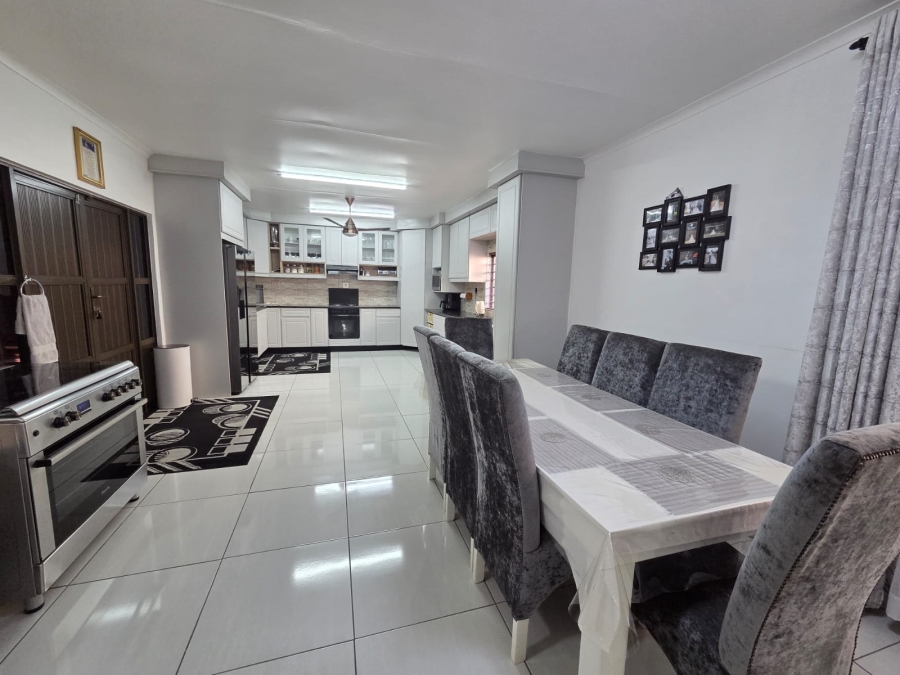 5 Bedroom Property for Sale in Bluff KwaZulu-Natal