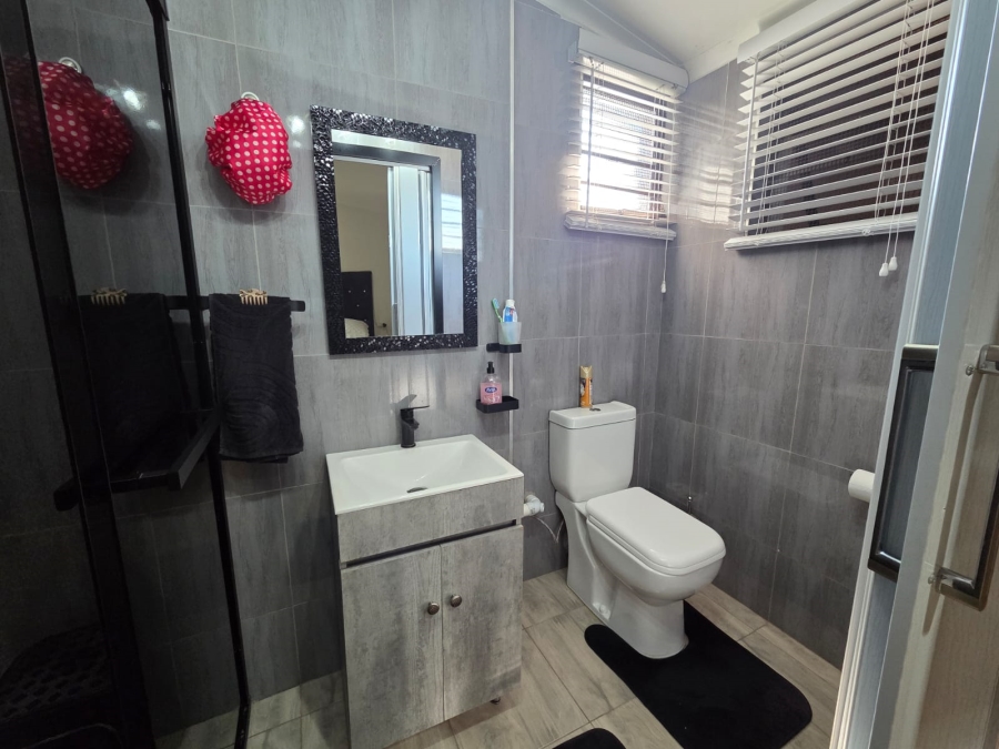 5 Bedroom Property for Sale in Bluff KwaZulu-Natal