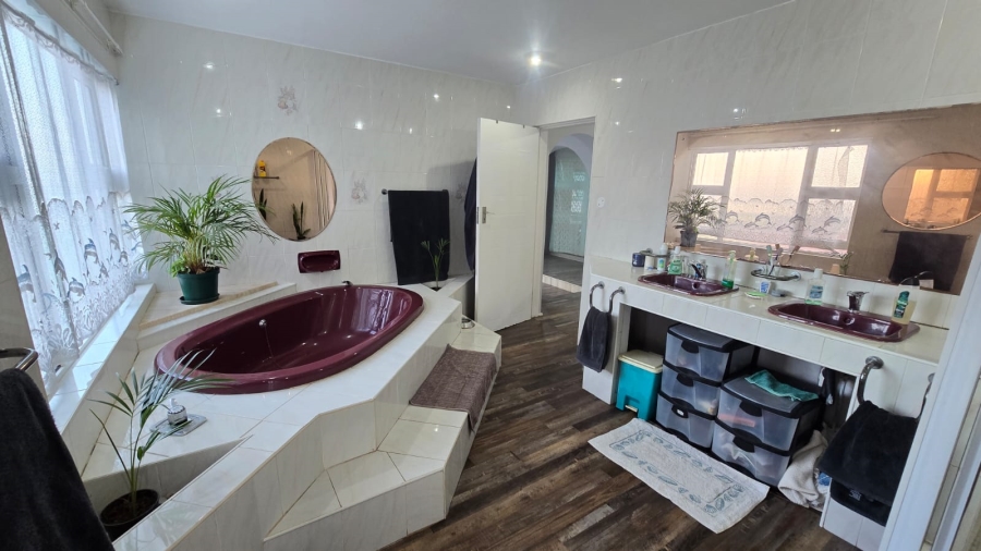5 Bedroom Property for Sale in Ballito Central KwaZulu-Natal