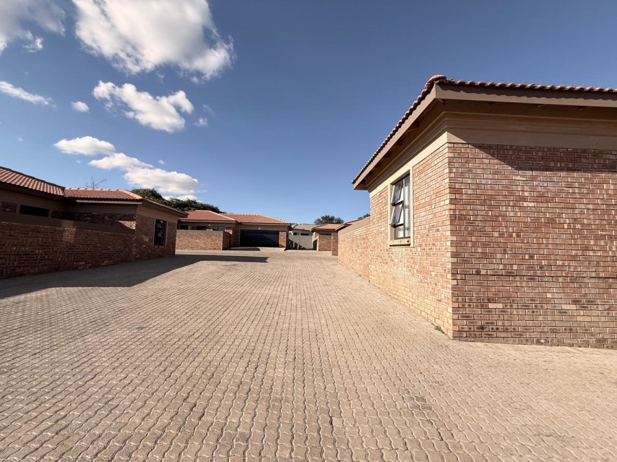 3 Bedroom Property for Sale in Schuinshoogte KwaZulu-Natal