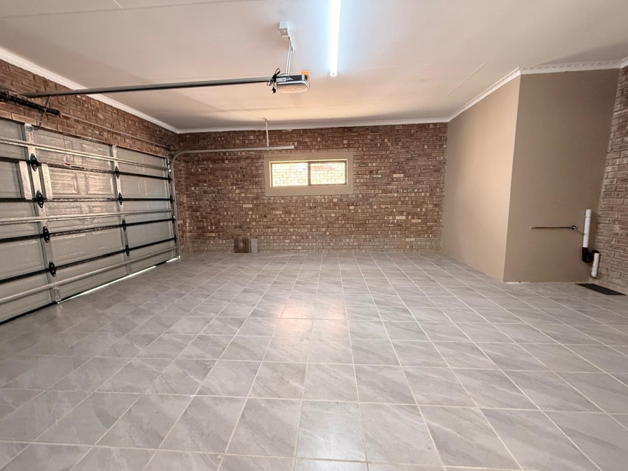 3 Bedroom Property for Sale in Schuinshoogte KwaZulu-Natal