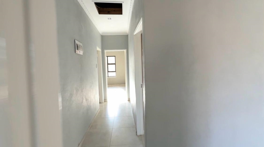 3 Bedroom Property for Sale in Schuinshoogte KwaZulu-Natal