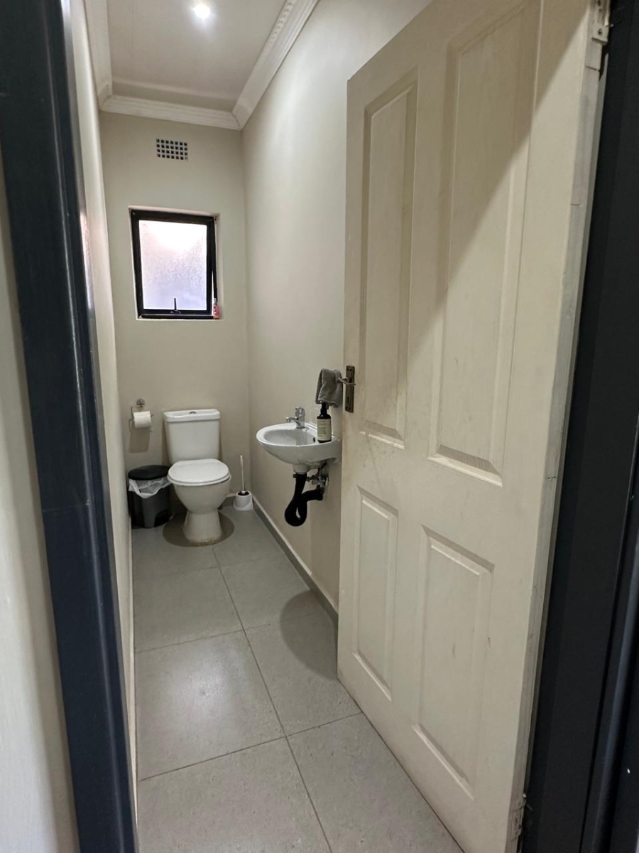 4 Bedroom Property for Sale in Amanzimtoti KwaZulu-Natal