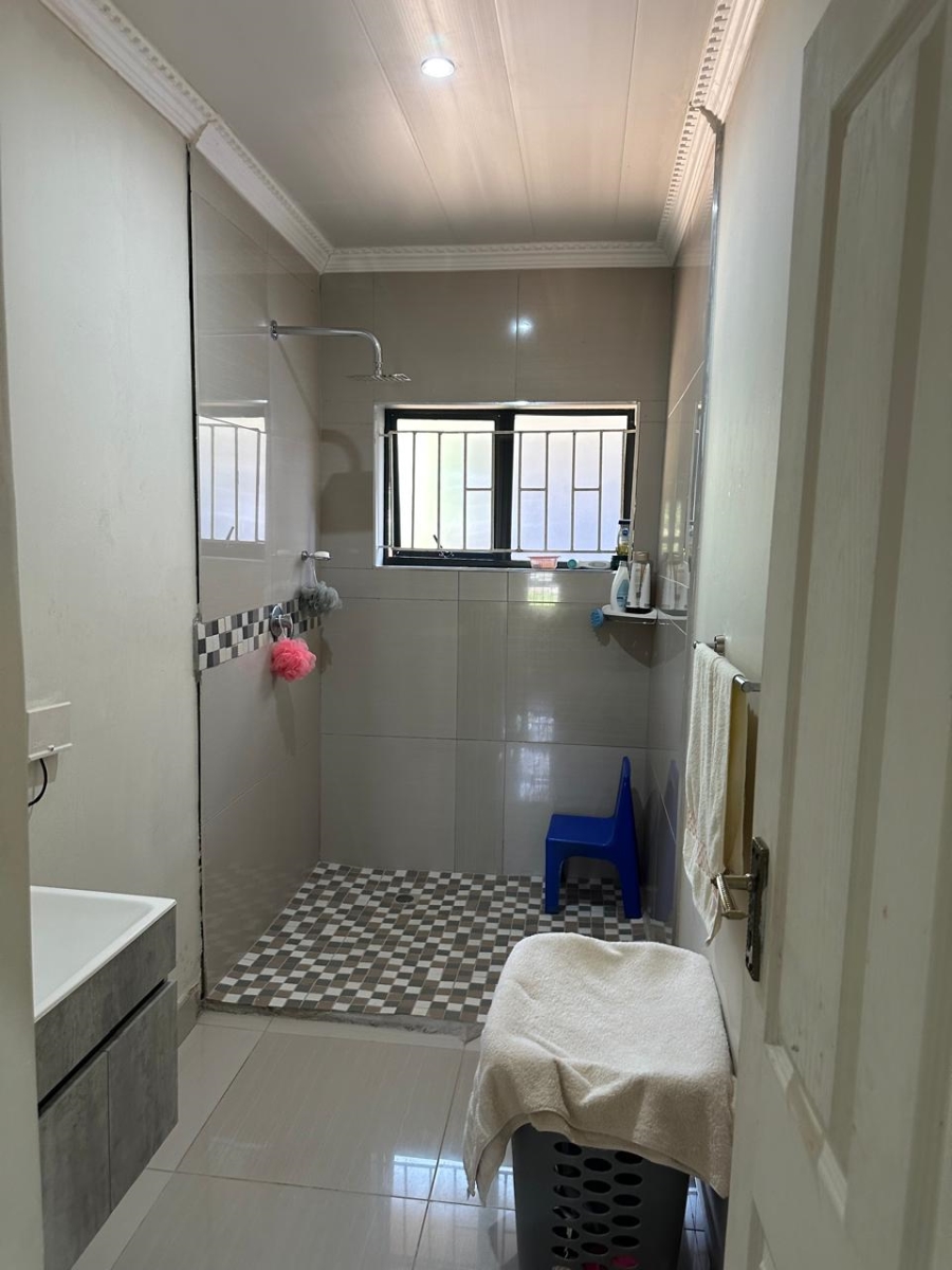 4 Bedroom Property for Sale in Amanzimtoti KwaZulu-Natal