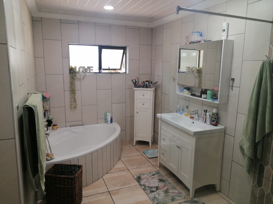 4 Bedroom Property for Sale in Veld En Vlei KwaZulu-Natal