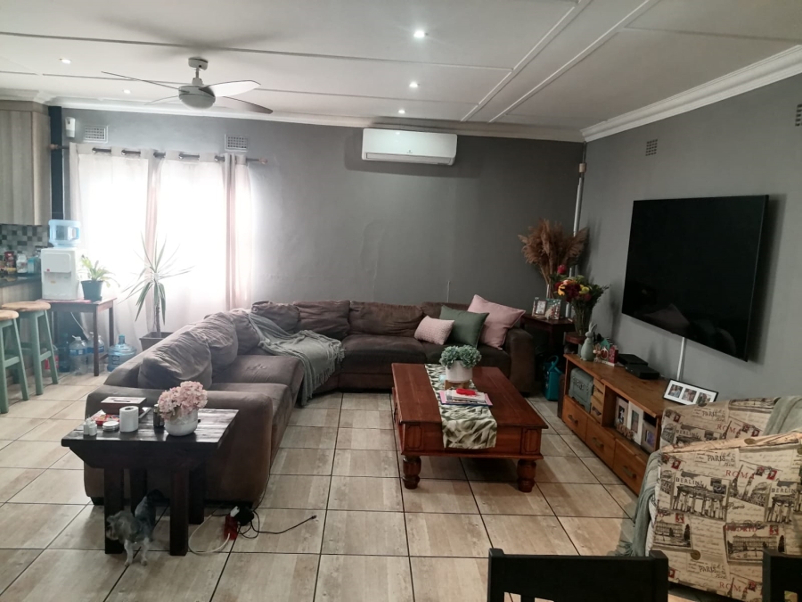 4 Bedroom Property for Sale in Veld En Vlei KwaZulu-Natal
