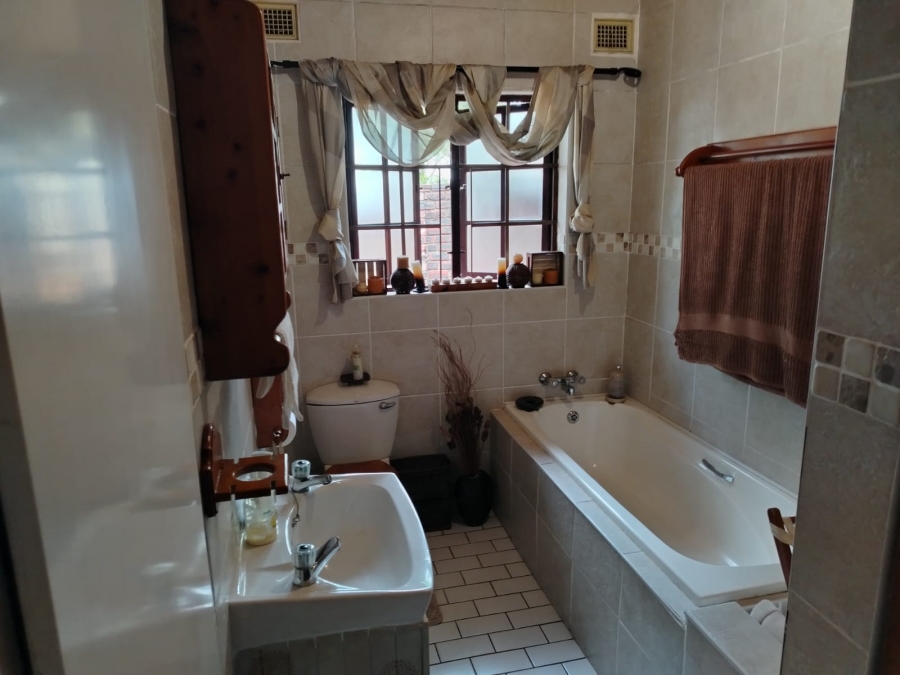 4 Bedroom Property for Sale in Austerville KwaZulu-Natal