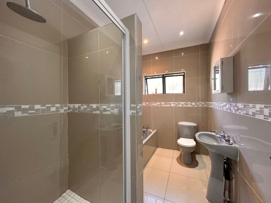 7 Bedroom Property for Sale in Meer En See KwaZulu-Natal