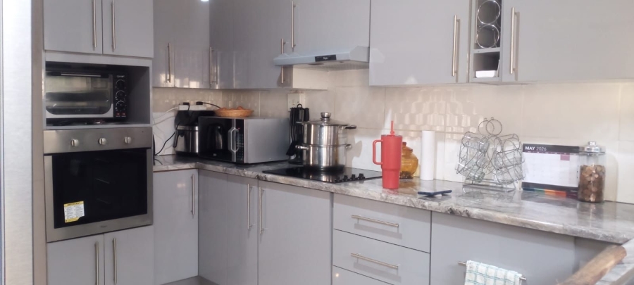 3 Bedroom Property for Sale in Acaciaville KwaZulu-Natal