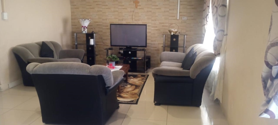 3 Bedroom Property for Sale in Acaciaville KwaZulu-Natal
