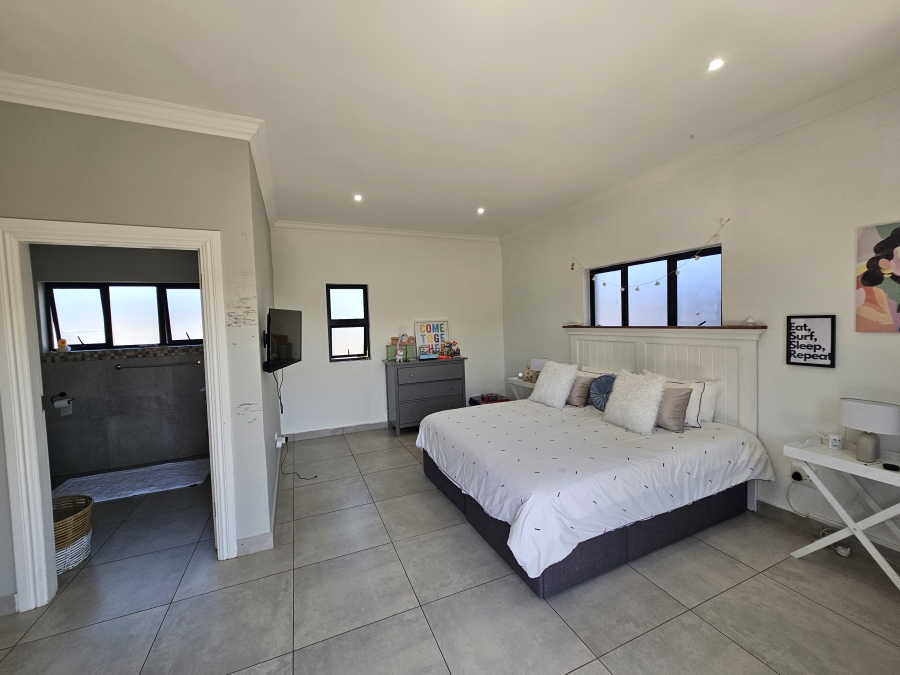 4 Bedroom Property for Sale in New Salt Rock City KwaZulu-Natal