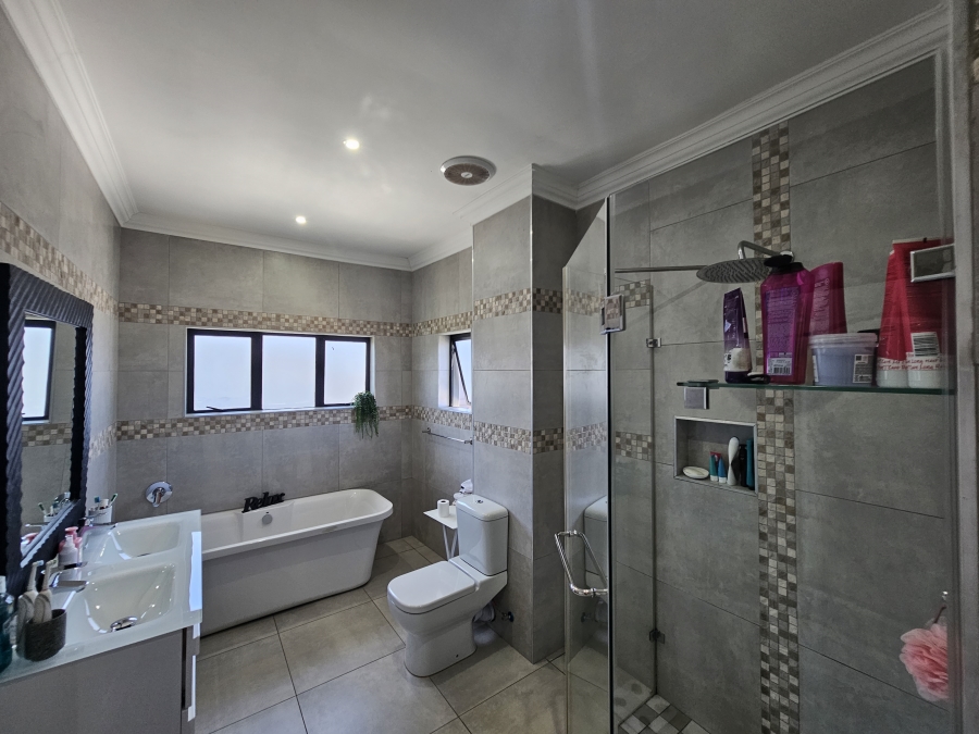4 Bedroom Property for Sale in New Salt Rock City KwaZulu-Natal