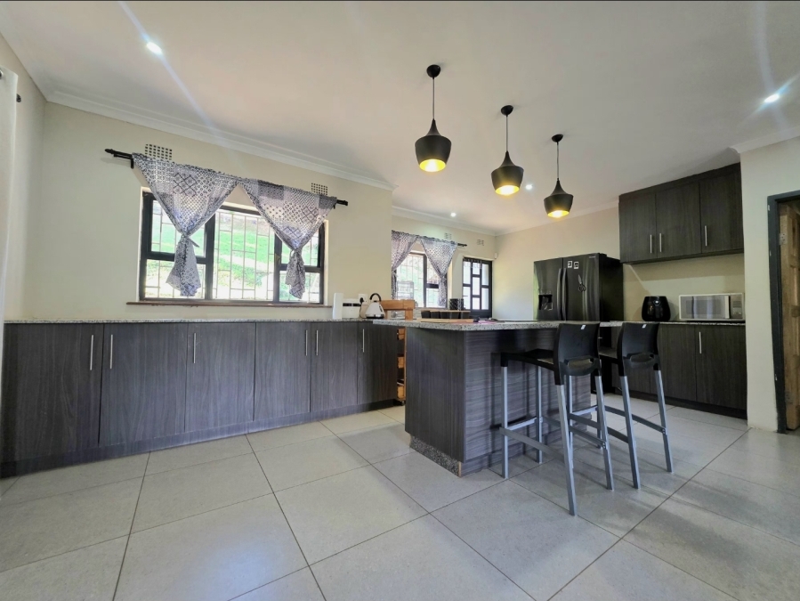 4 Bedroom Property for Sale in Amanzimtoti KwaZulu-Natal