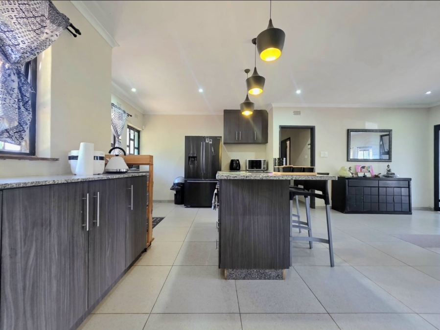 4 Bedroom Property for Sale in Amanzimtoti KwaZulu-Natal