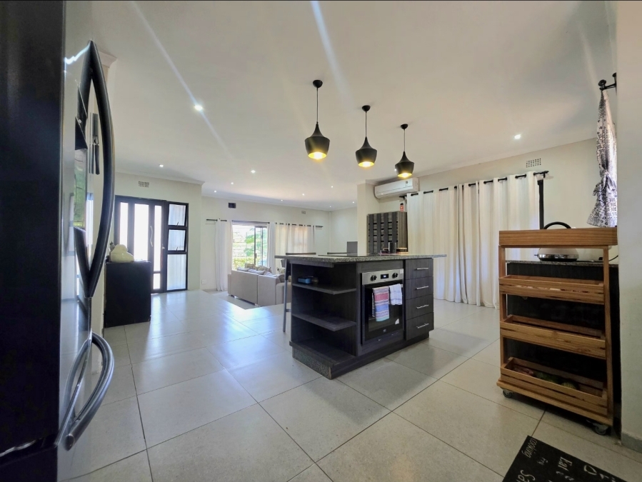 4 Bedroom Property for Sale in Amanzimtoti KwaZulu-Natal