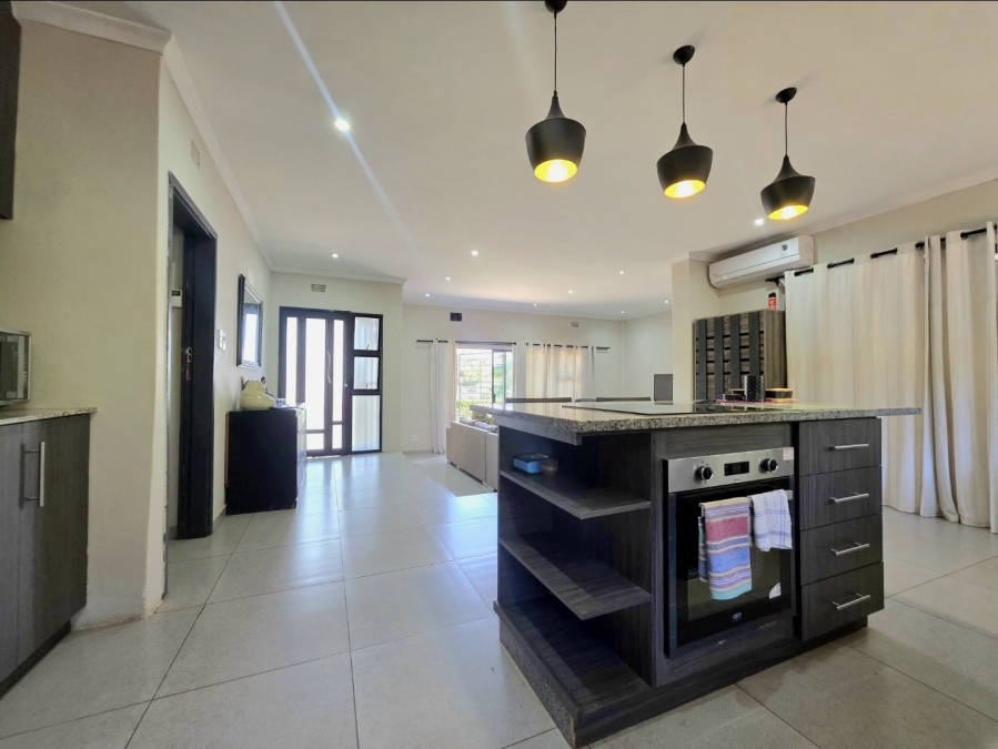 4 Bedroom Property for Sale in Amanzimtoti KwaZulu-Natal