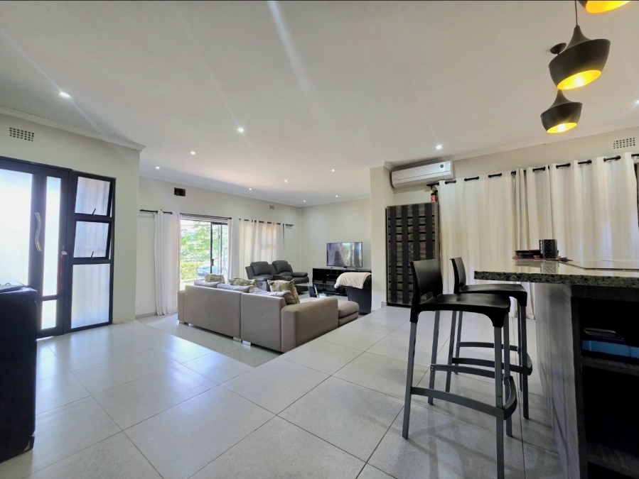 4 Bedroom Property for Sale in Amanzimtoti KwaZulu-Natal