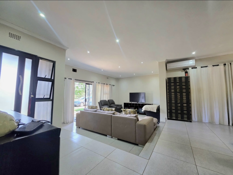4 Bedroom Property for Sale in Amanzimtoti KwaZulu-Natal