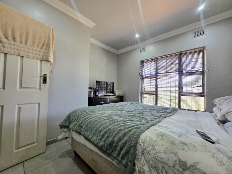 4 Bedroom Property for Sale in Amanzimtoti KwaZulu-Natal