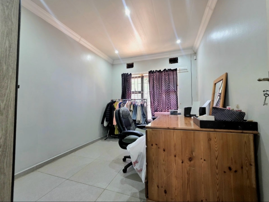 4 Bedroom Property for Sale in Amanzimtoti KwaZulu-Natal