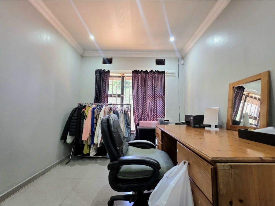 4 Bedroom Property for Sale in Amanzimtoti KwaZulu-Natal