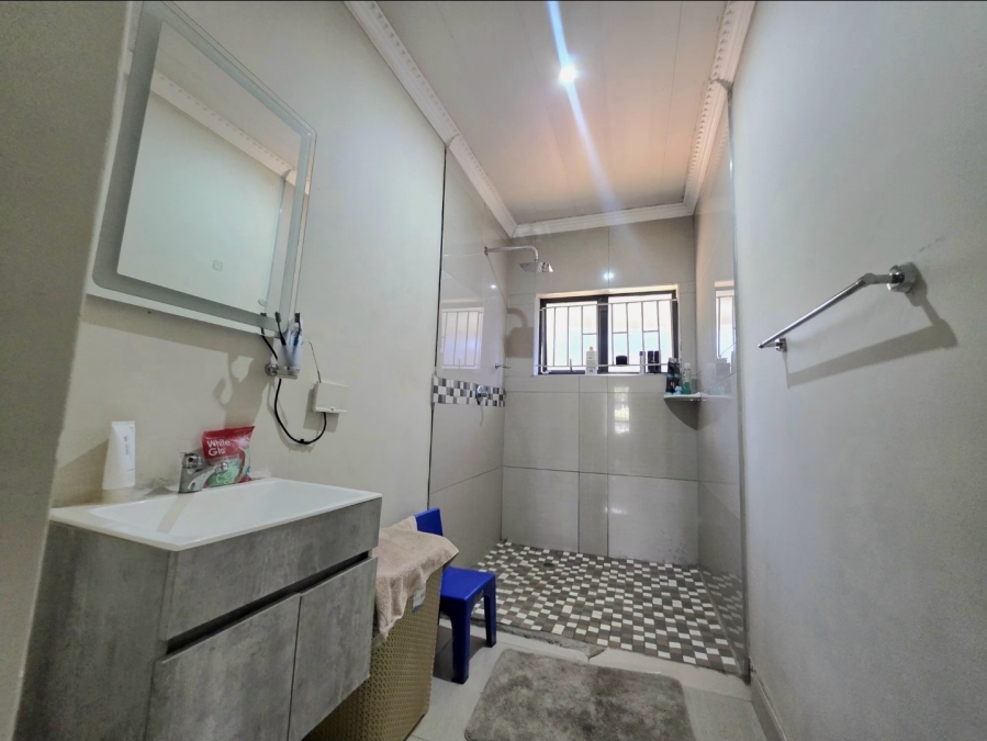 4 Bedroom Property for Sale in Amanzimtoti KwaZulu-Natal