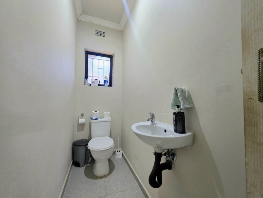 4 Bedroom Property for Sale in Amanzimtoti KwaZulu-Natal