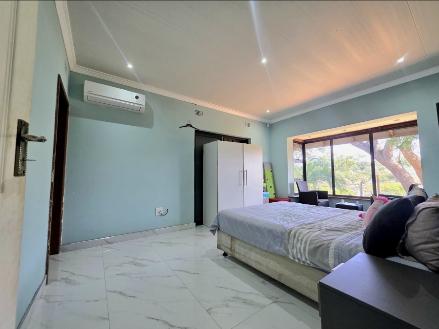 4 Bedroom Property for Sale in Amanzimtoti KwaZulu-Natal