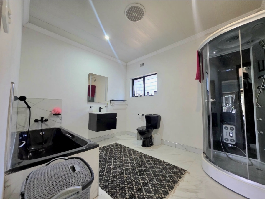 4 Bedroom Property for Sale in Amanzimtoti KwaZulu-Natal