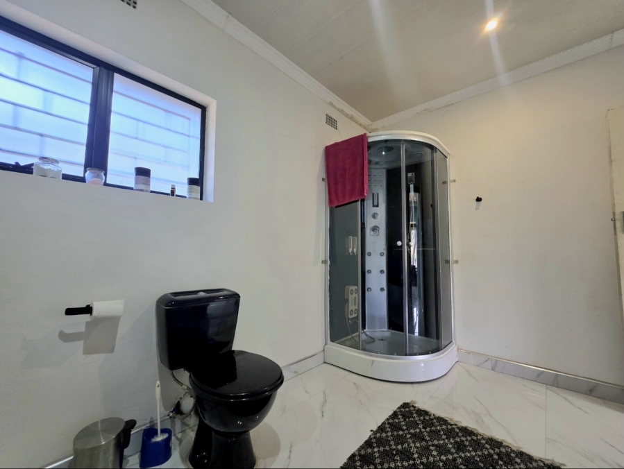 4 Bedroom Property for Sale in Amanzimtoti KwaZulu-Natal