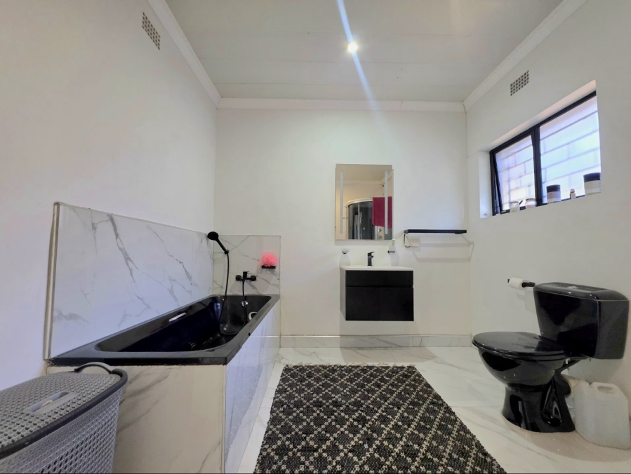 4 Bedroom Property for Sale in Amanzimtoti KwaZulu-Natal