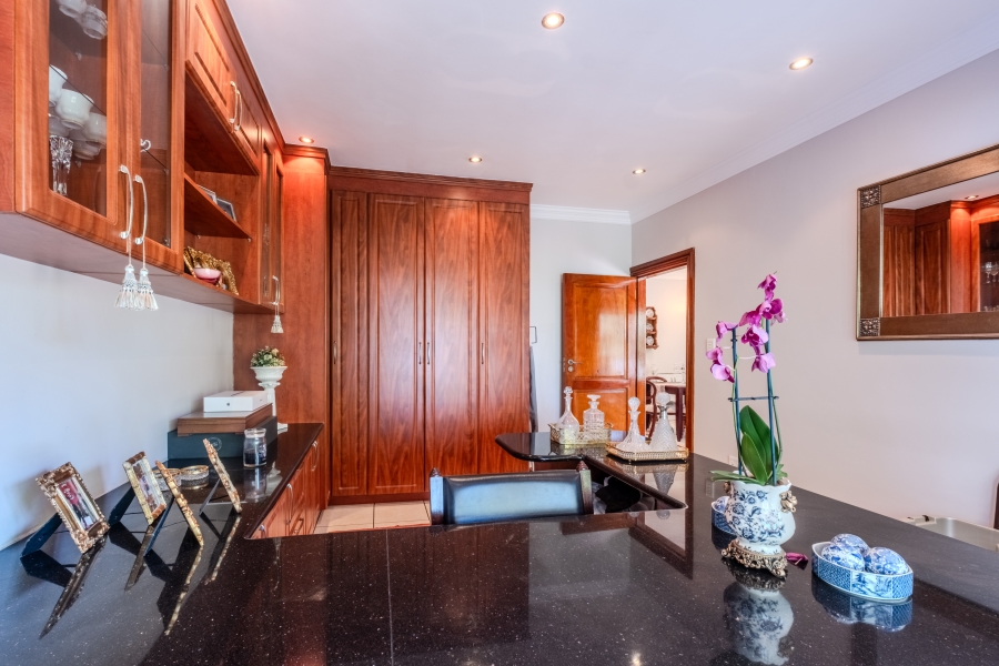 7 Bedroom Property for Sale in Umhlanga KwaZulu-Natal