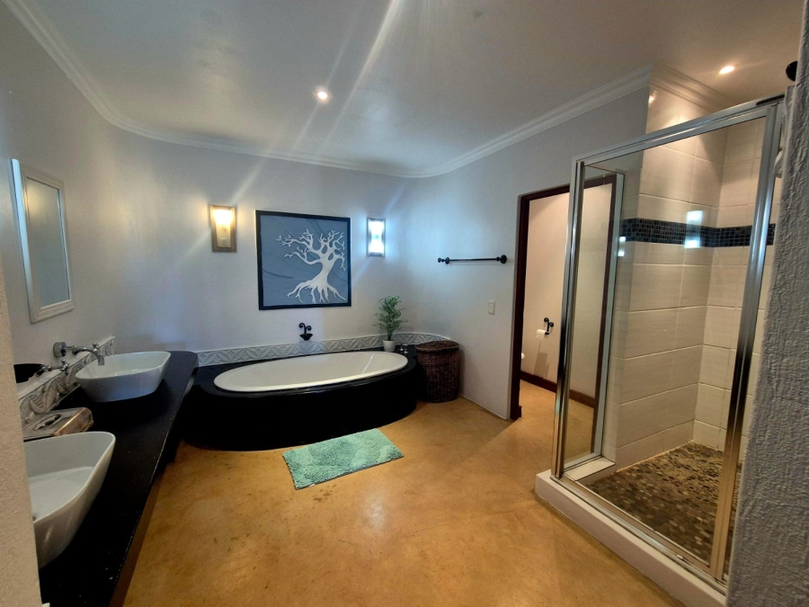 4 Bedroom Property for Sale in Salt Rock KwaZulu-Natal