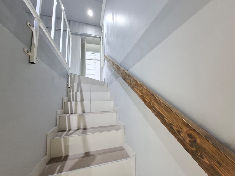 1 Bedroom Property for Sale in Essenwood KwaZulu-Natal